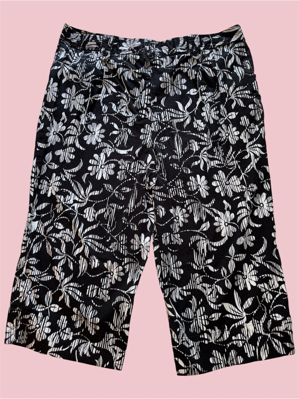White Stag Floral Black and White Capris - Picture 2 of 6